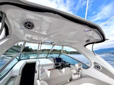 Pre-Owned 2018 Chaparral 330 Signature for Sale | Vancouver, BC | M&P Yacht Centre | 6a912cb785f8ff06d0058ff4
