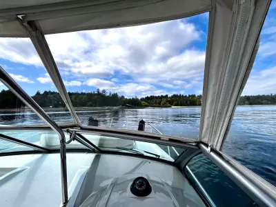 Pre-Owned 2018 Chaparral 330 Signature for Sale | Vancouver, BC | M&P Yacht Centre | 6a912cb785f8ff06d0058ff4