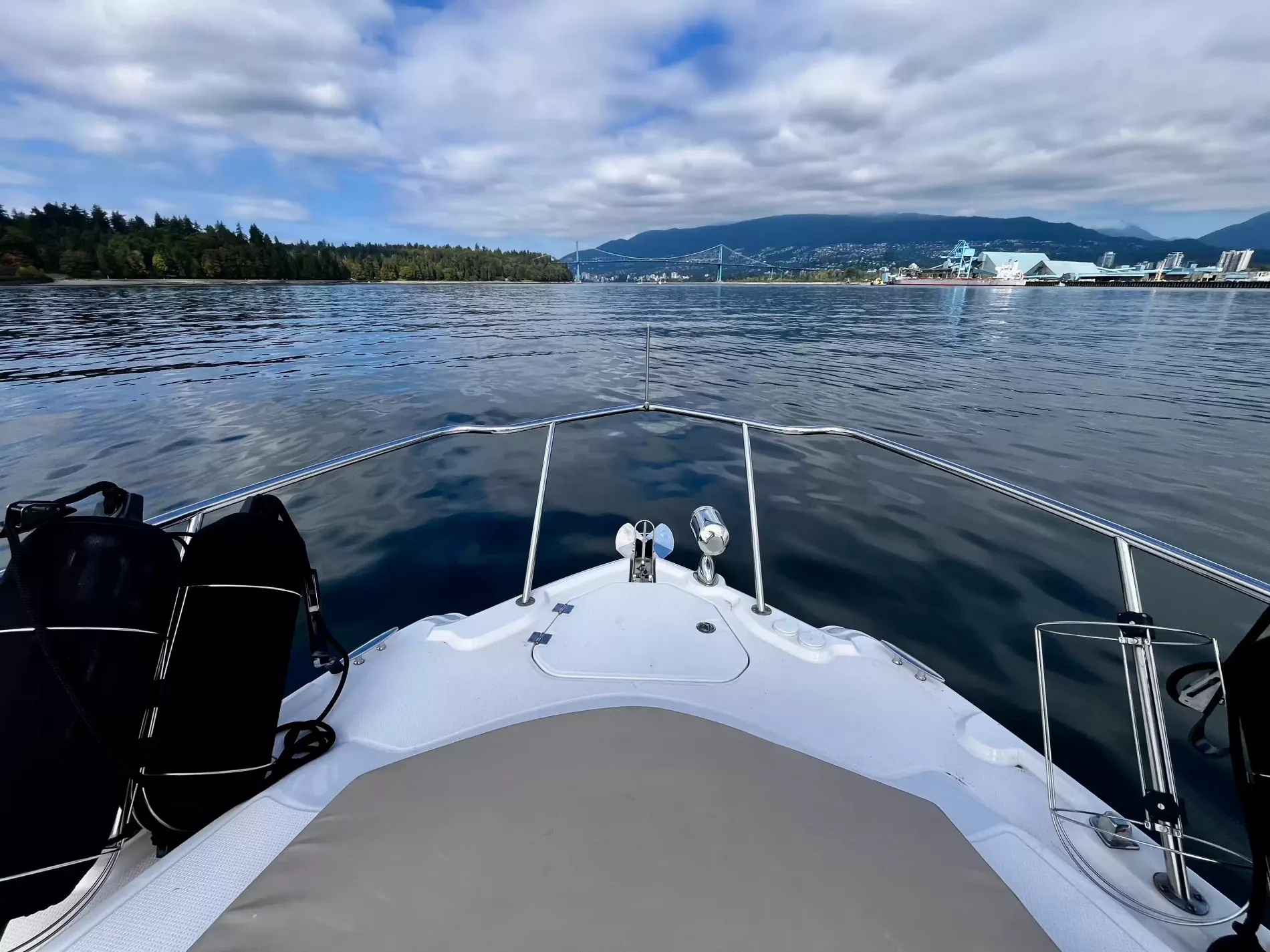 Pre-Owned 2018 Chaparral 330 Signature for Sale | Vancouver, BC | M&P Yacht Centre | 6a912cb785f8ff06d0058ff4