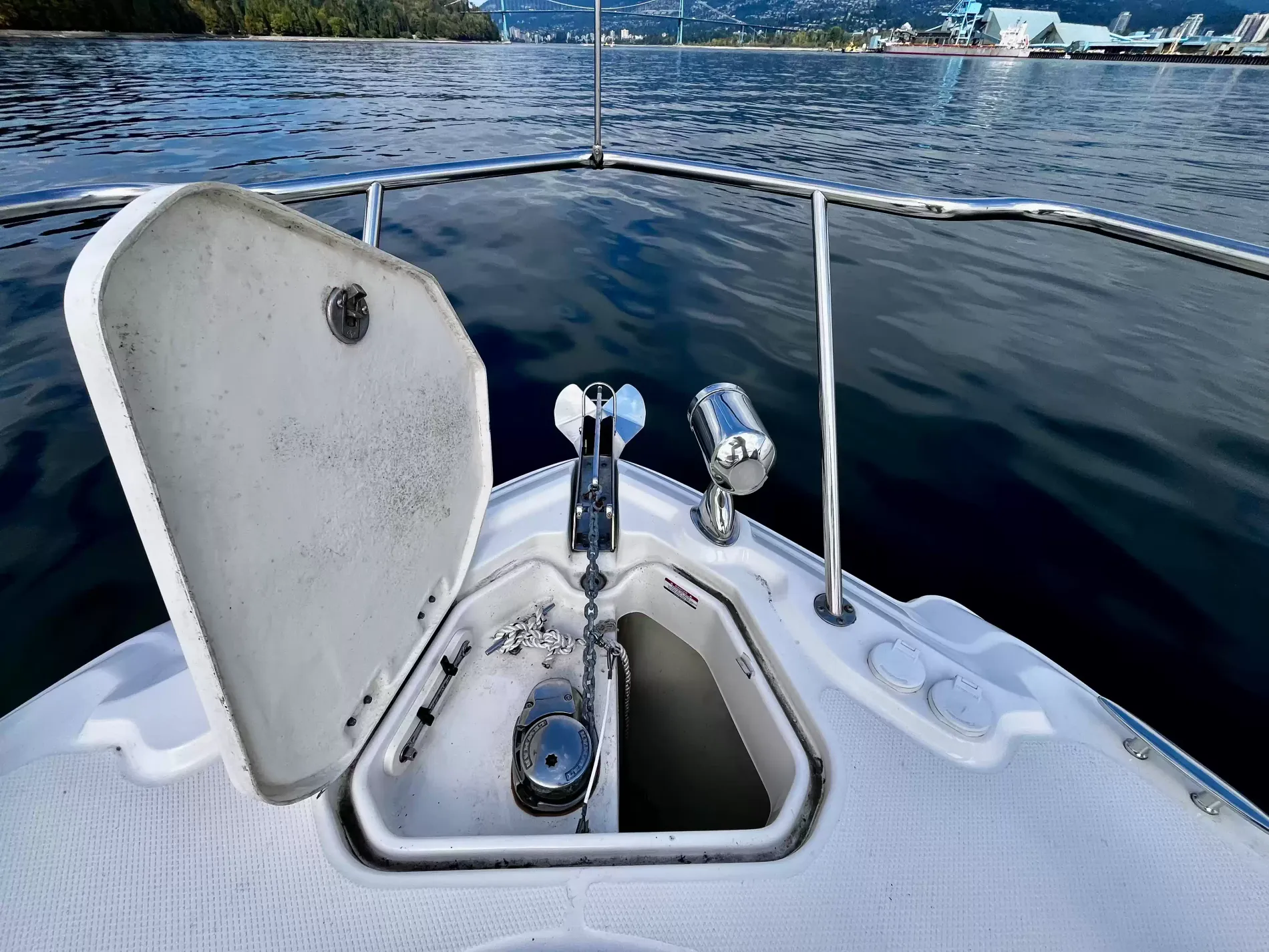 Pre-Owned 2018 Chaparral 330 Signature for Sale | Vancouver, BC | M&P Yacht Centre | 6a912cb785f8ff06d0058ff4