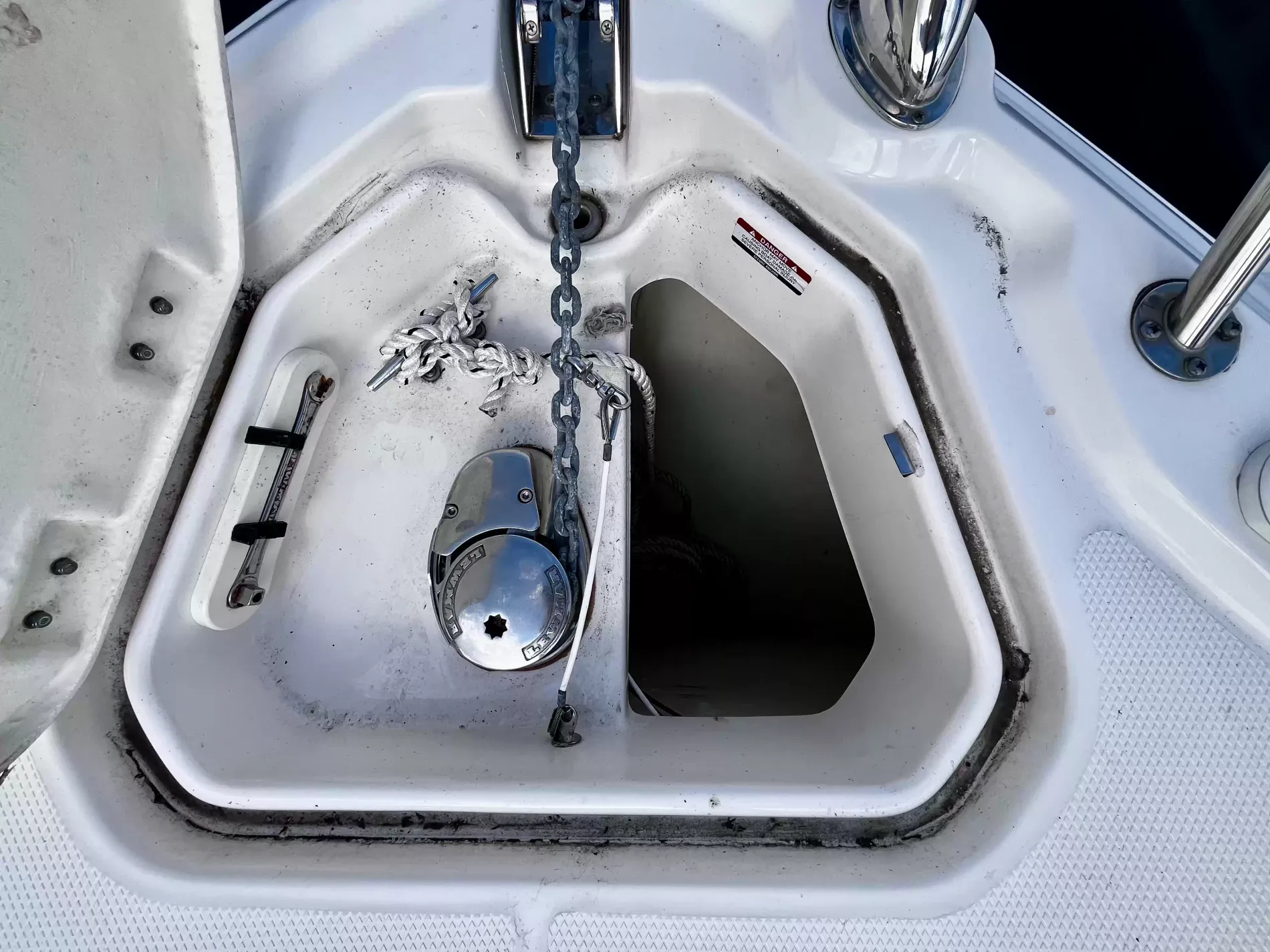 Pre-Owned 2018 Chaparral 330 Signature for Sale | Vancouver, BC | M&P Yacht Centre | 6a912cb785f8ff06d0058ff4