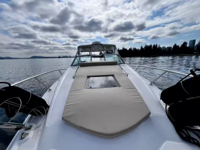 Pre-Owned 2018 Chaparral 330 Signature for Sale | Vancouver, BC | M&P Yacht Centre | 6a912cb785f8ff06d0058ff4