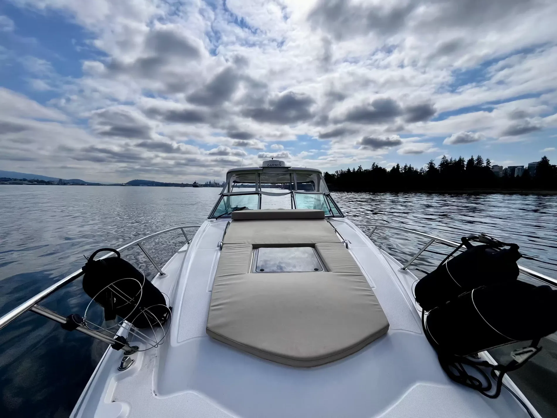 Pre-Owned 2018 Chaparral 330 Signature for Sale | Vancouver, BC | M&P Yacht Centre | 6a912cb785f8ff06d0058ff4