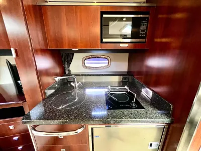 Pre-Owned 2018 Chaparral 330 Signature for Sale | Vancouver, BC | M&P Yacht Centre | 6a912cb785f8ff06d0058ff4