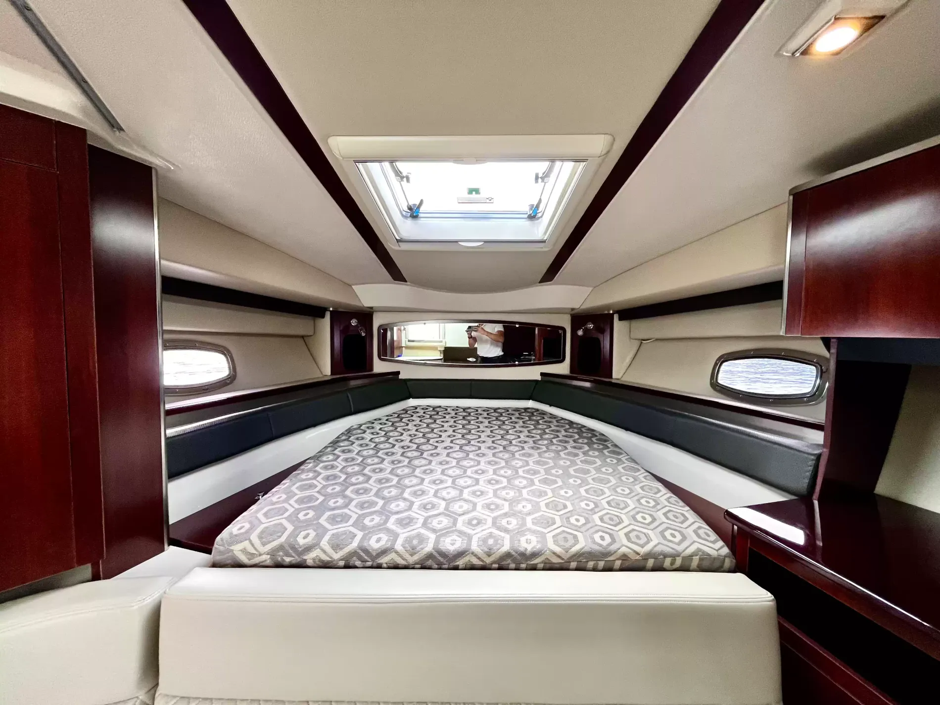 Pre-Owned 2018 Chaparral 330 Signature for Sale | Vancouver, BC | M&P Yacht Centre | 6a912cb785f8ff06d0058ff4
