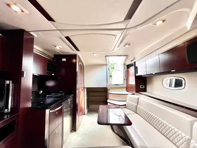 Pre-Owned 2018 Chaparral 330 Signature for Sale | Vancouver, BC | M&P Yacht Centre | 6a912cb785f8ff06d0058ff4