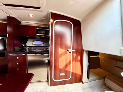 Pre-Owned 2018 Chaparral 330 Signature for Sale | Vancouver, BC | M&P Yacht Centre | 6a912cb785f8ff06d0058ff4