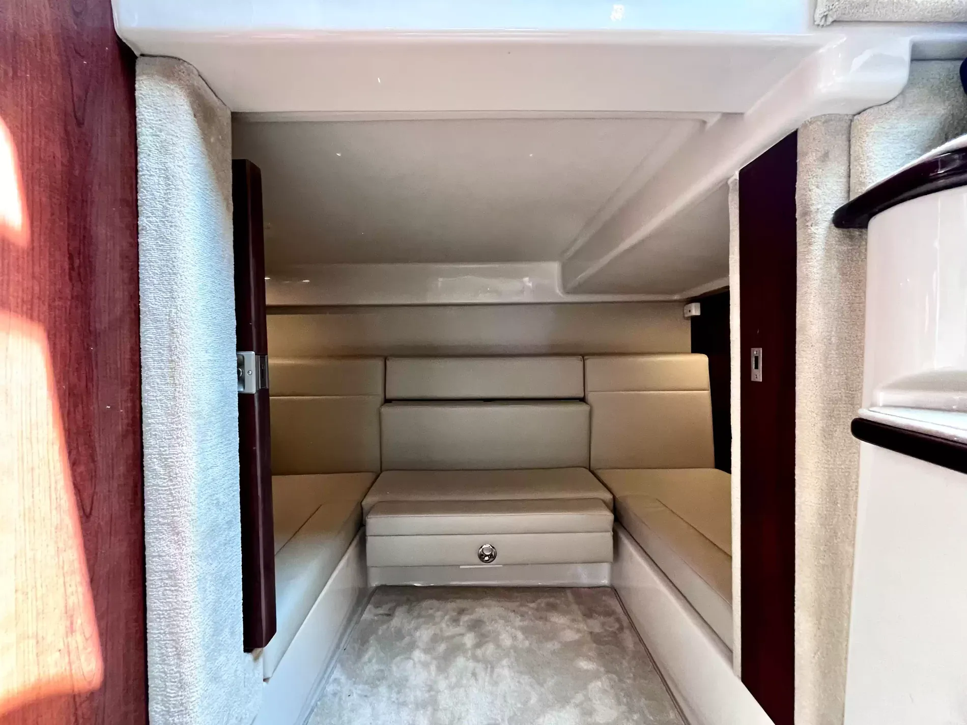 Pre-Owned 2018 Chaparral 330 Signature for Sale | Vancouver, BC | M&P Yacht Centre | 6a912cb785f8ff06d0058ff4