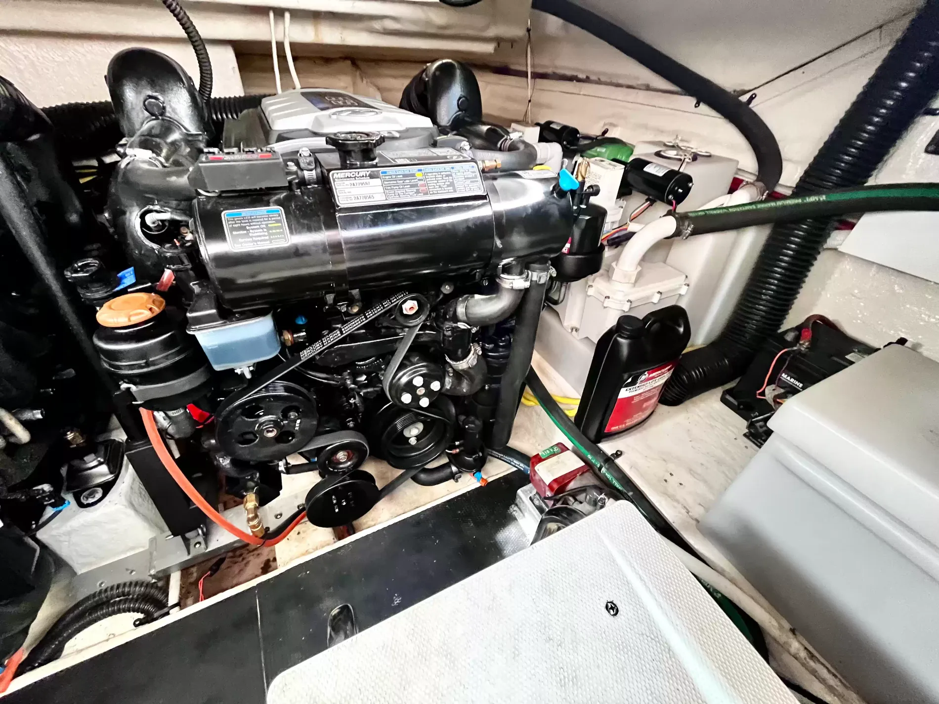 Pre-Owned 2018 Chaparral 330 Signature for Sale | Vancouver, BC | M&P Yacht Centre | 6a912cb785f8ff06d0058ff4