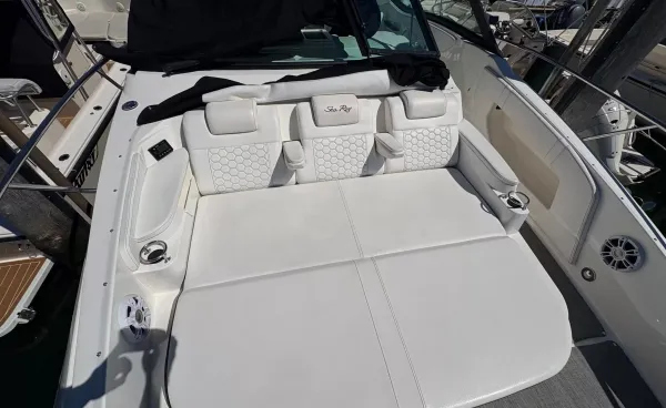 2019 Sea Ray SUNDANCER 320 detail image 14