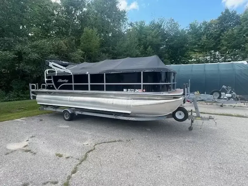 2021 Bentley 220 NAVIGATOR0