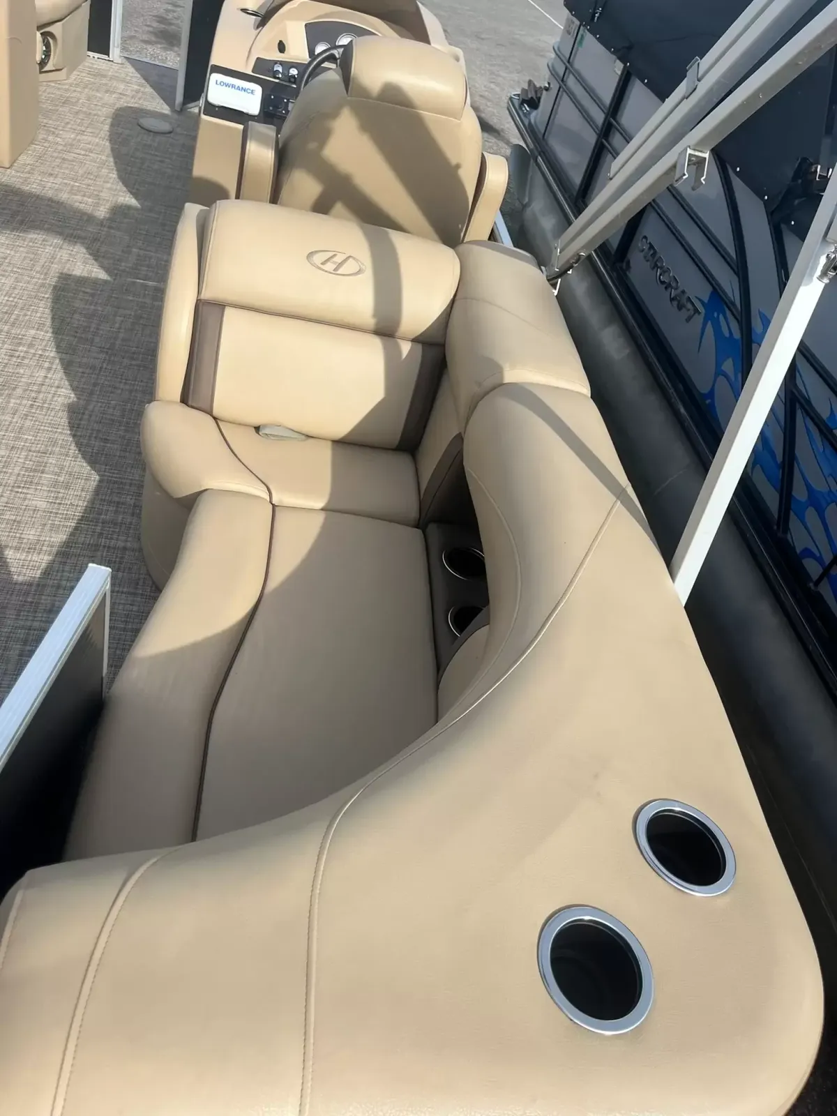 boat-carouselImage-image