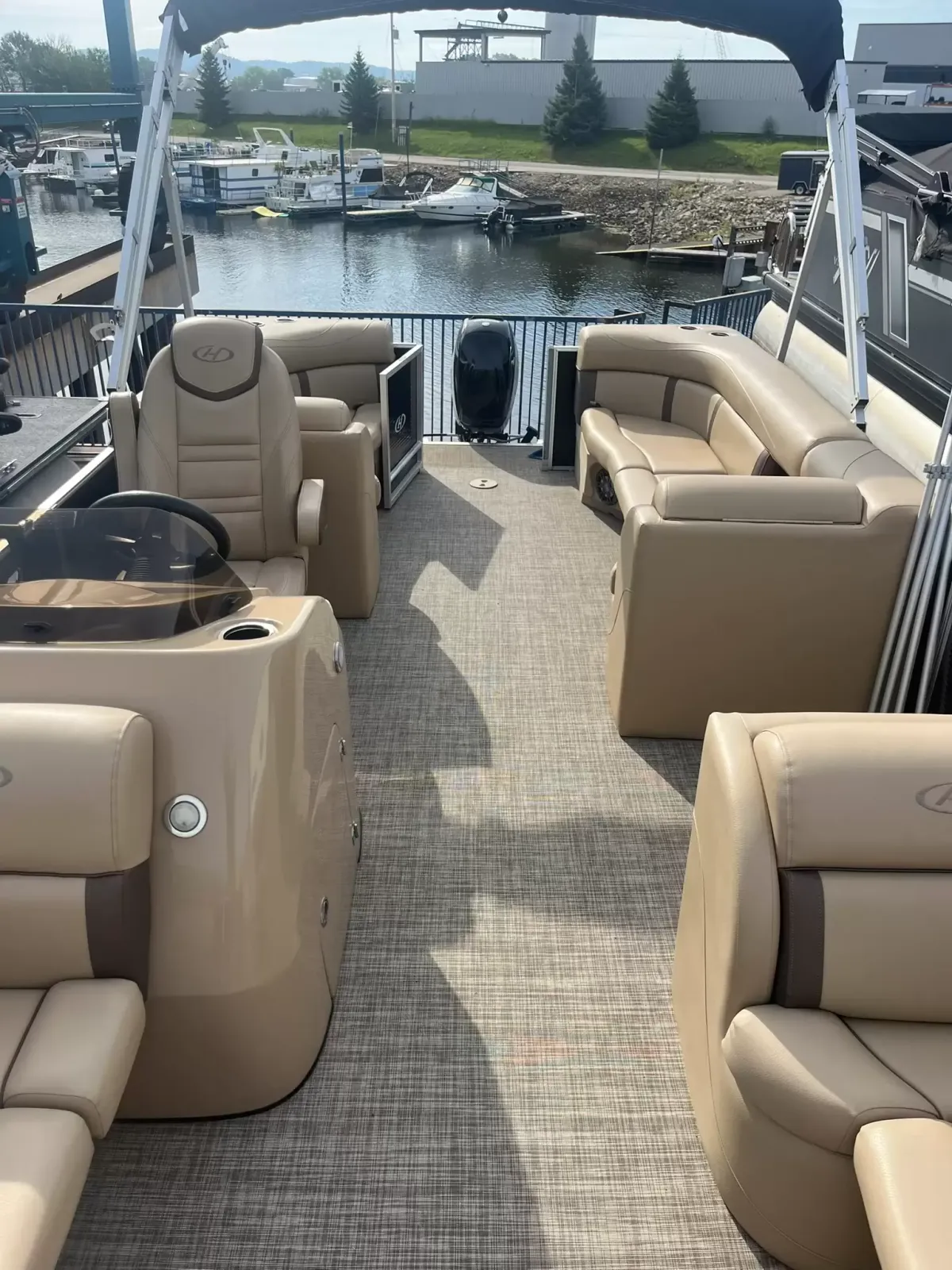 boat-carouselImage-image
