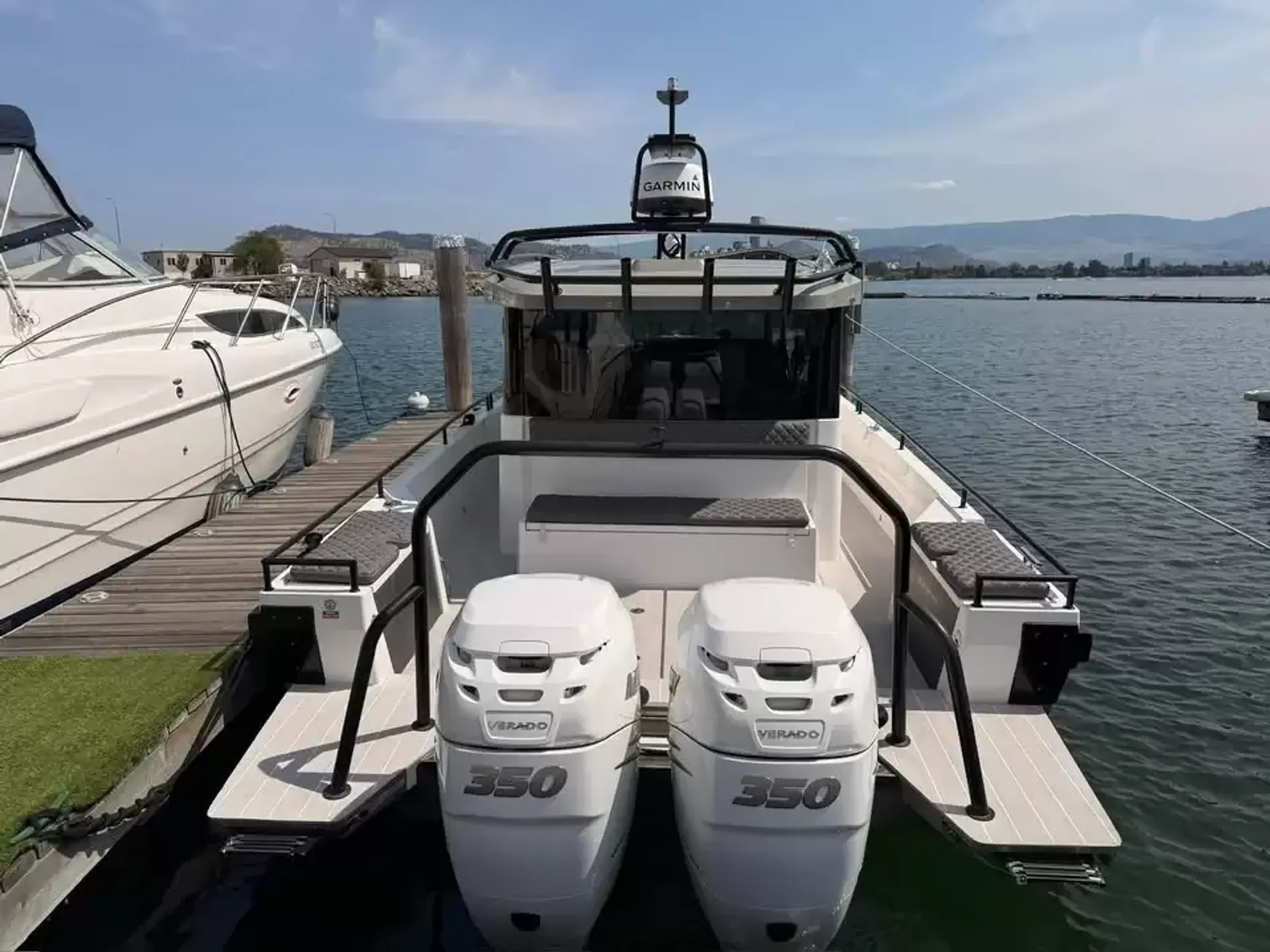 Pre-Owned 2017 Axopar 37 Cabin for Sale | Vancouver, BC | M&P Yacht Centre | 6a9650b77c5f0557810cce82
