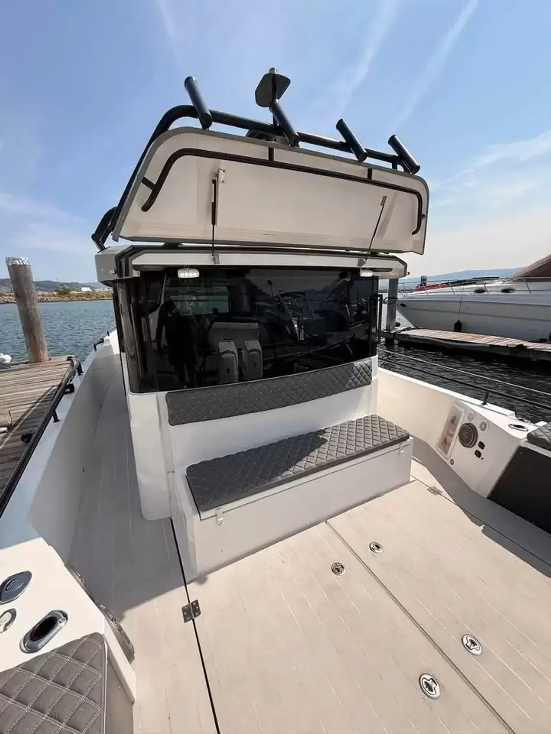 Pre-Owned 2017 Axopar 37 Cabin for Sale | Vancouver, BC | M&P Yacht Centre | 6a9650b77c5f0557810cce82