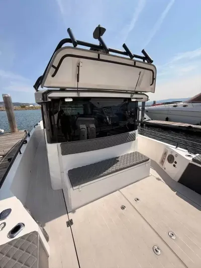 Pre-Owned 2017 Axopar 37 Cabin for Sale | Vancouver, BC | M&P Yacht Centre | 6a9650b77c5f0557810cce82