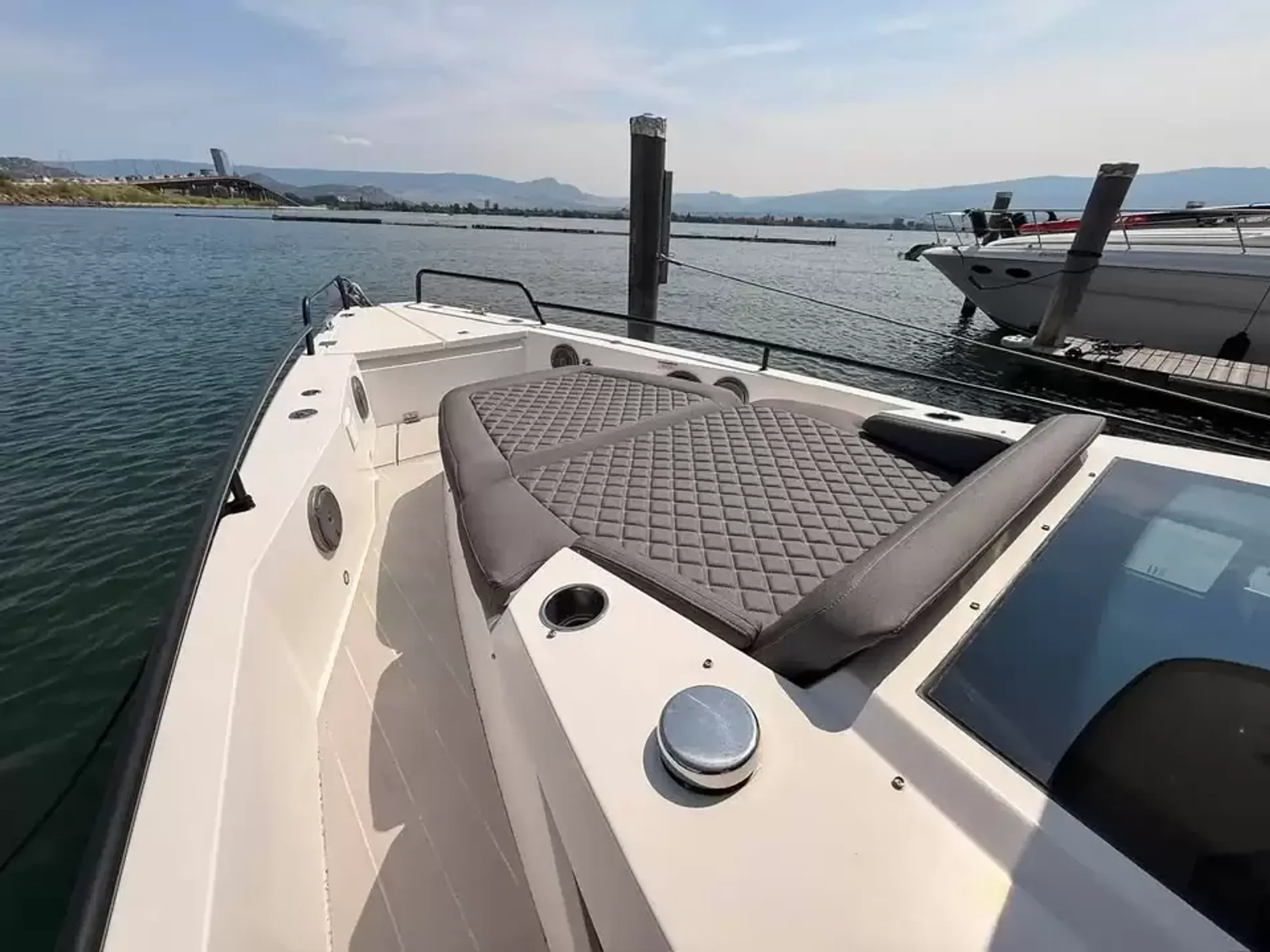 Pre-Owned 2017 Axopar 37 Cabin for Sale | Vancouver, BC | M&P Yacht Centre | 6a9650b77c5f0557810cce82