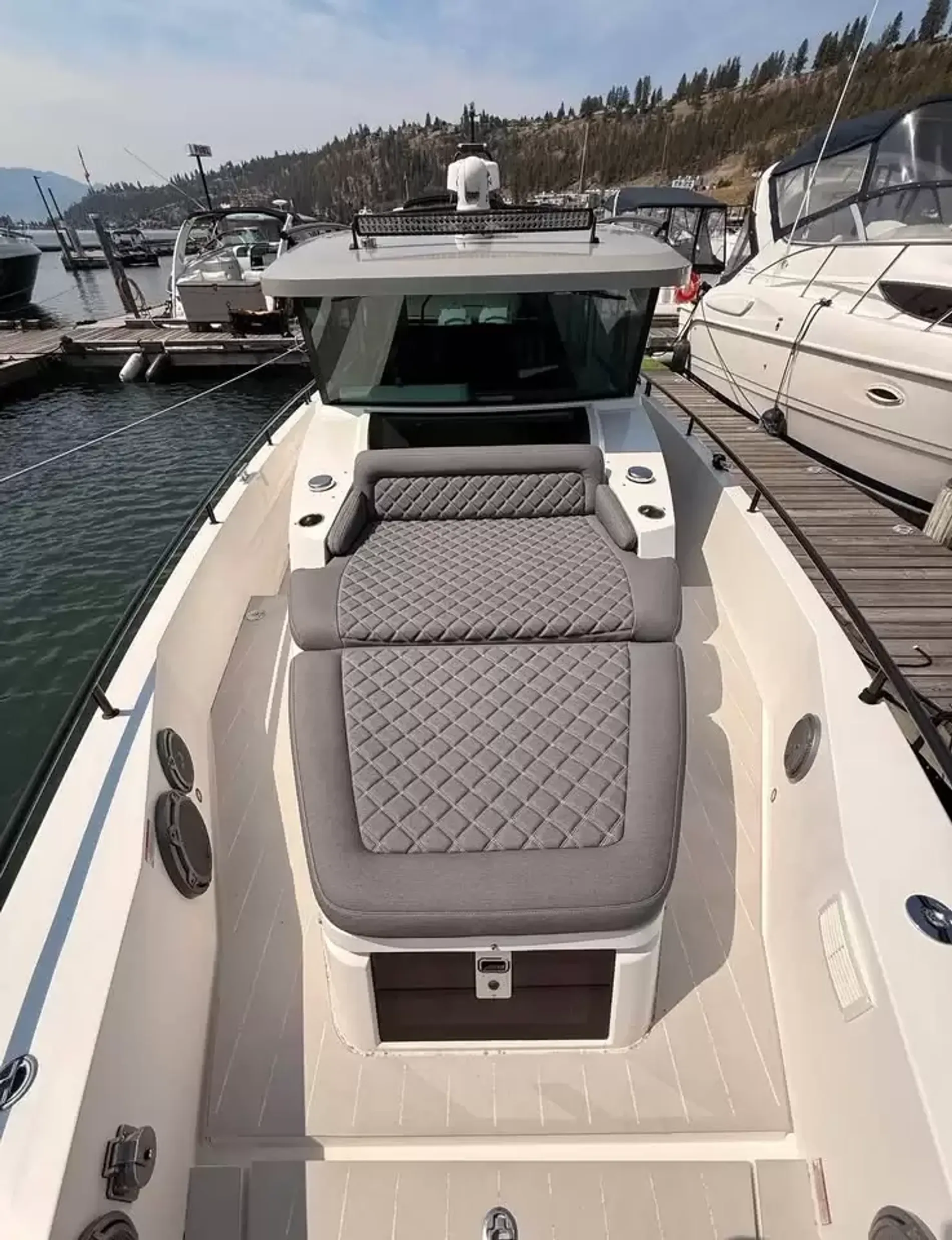 Pre-Owned 2017 Axopar 37 Cabin for Sale | Vancouver, BC | M&P Yacht Centre | 6a9650b77c5f0557810cce82