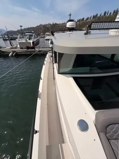 Pre-Owned 2017 Axopar 37 Cabin for Sale | Vancouver, BC | M&P Yacht Centre | 6a9650b77c5f0557810cce82