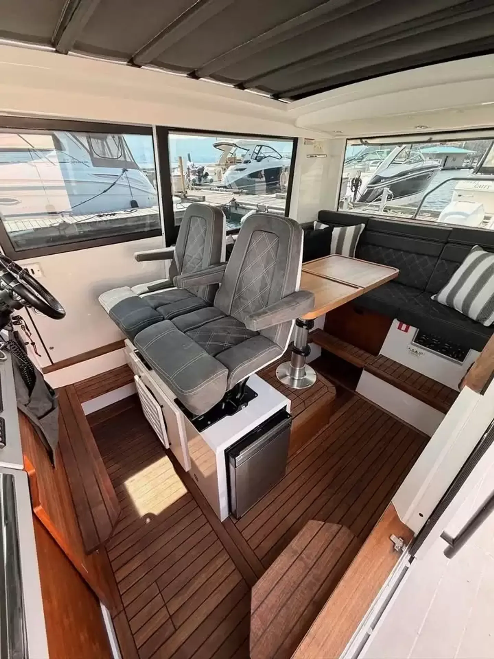 Pre-Owned 2017 Axopar 37 Cabin for Sale | Vancouver, BC | M&P Yacht Centre | 6a9650b77c5f0557810cce82