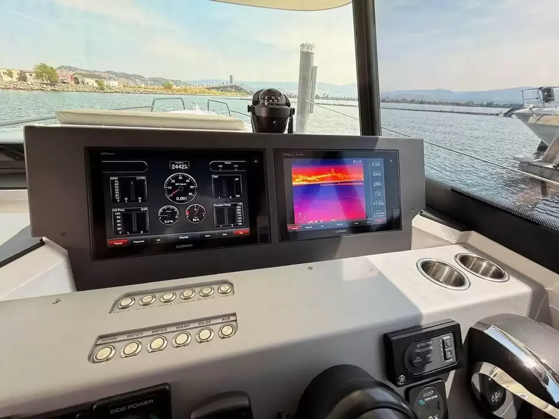 Pre-Owned 2017 Axopar 37 Cabin for Sale | Vancouver, BC | M&P Yacht Centre | 6a9650b77c5f0557810cce82