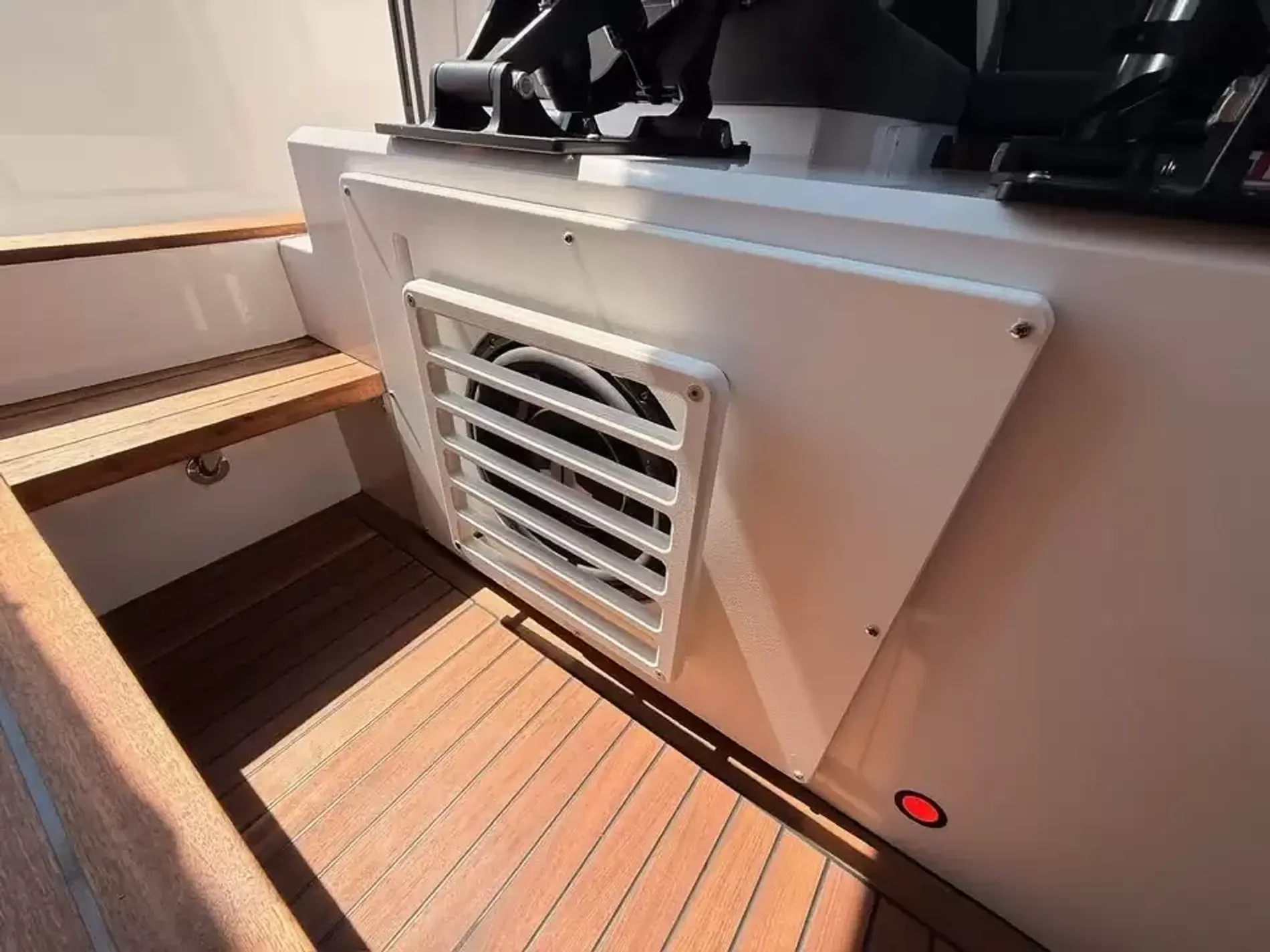 Pre-Owned 2017 Axopar 37 Cabin for Sale | Vancouver, BC | M&P Yacht Centre | 6a9650b77c5f0557810cce82