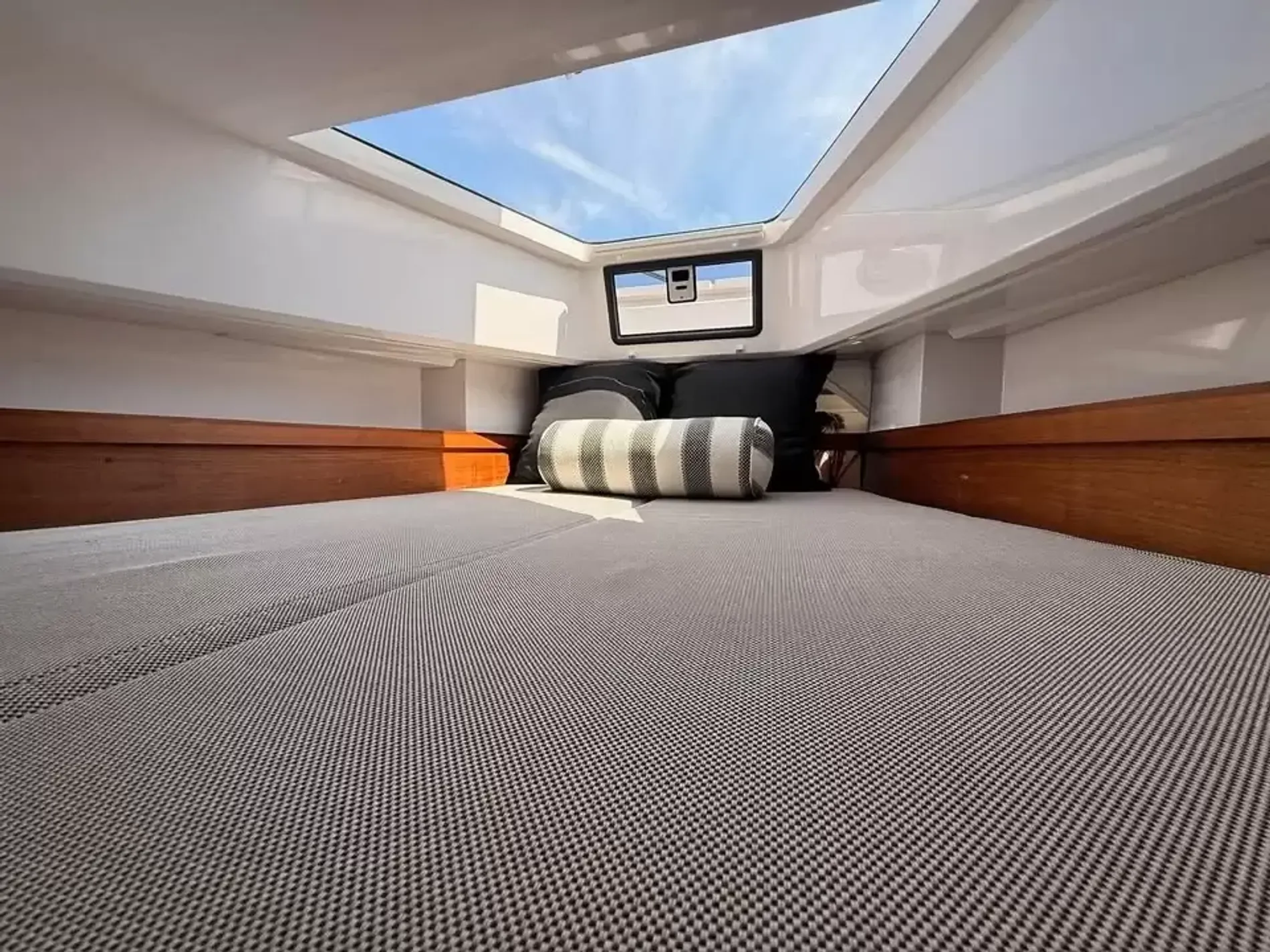 Pre-Owned 2017 Axopar 37 Cabin for Sale | Vancouver, BC | M&P Yacht Centre | 6a9650b77c5f0557810cce82