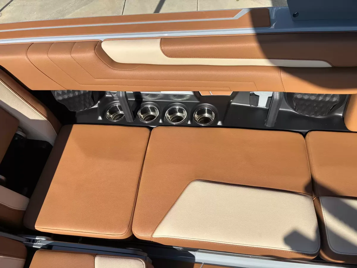 2027 Malibu 25 LSV-19
