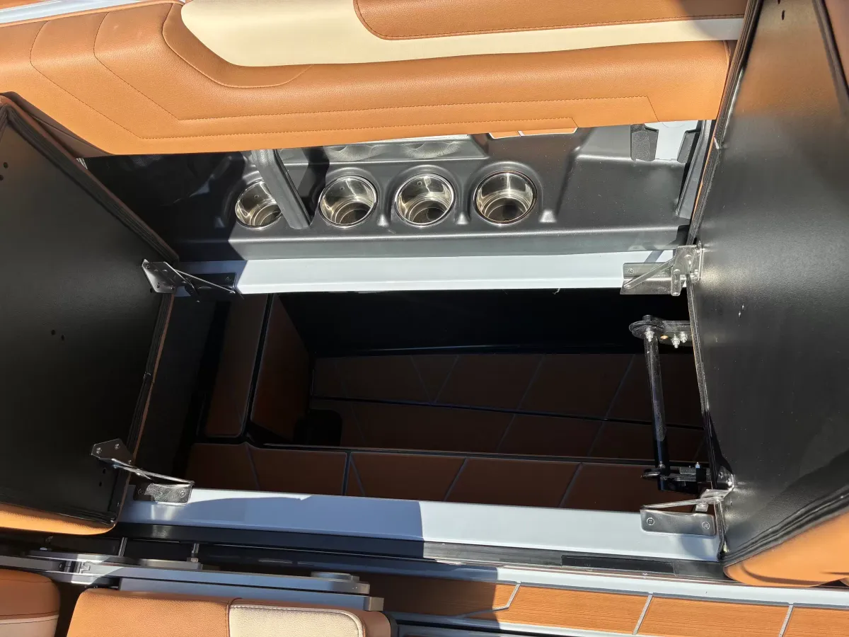2027 Malibu 25 LSV-20