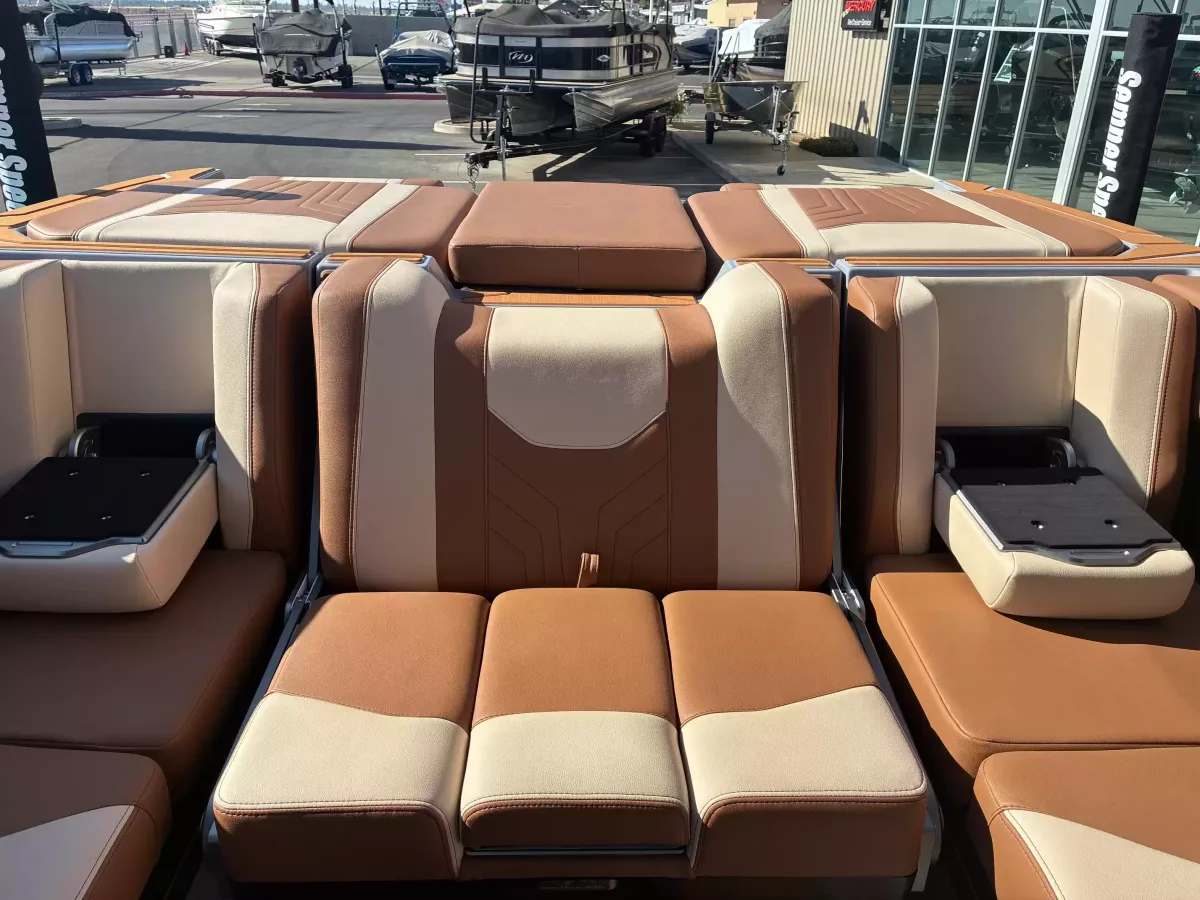 2027 Malibu 25 LSV-16