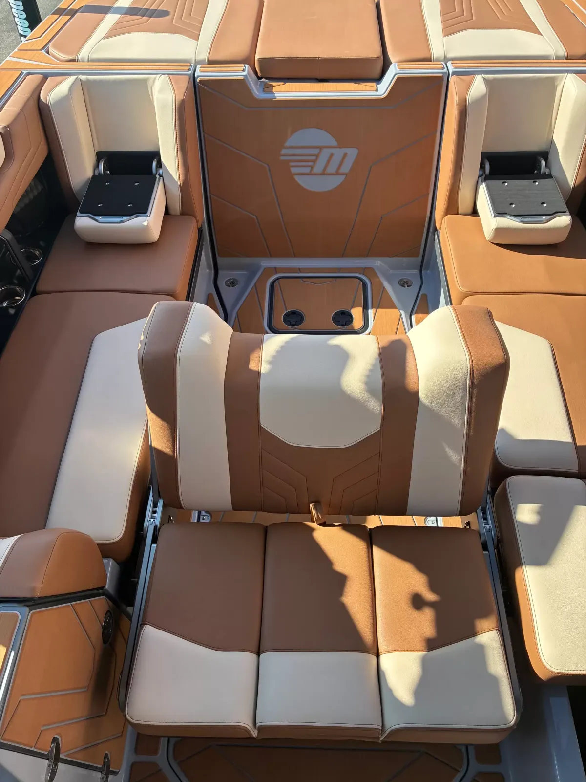 2027 Malibu 25 LSV-17