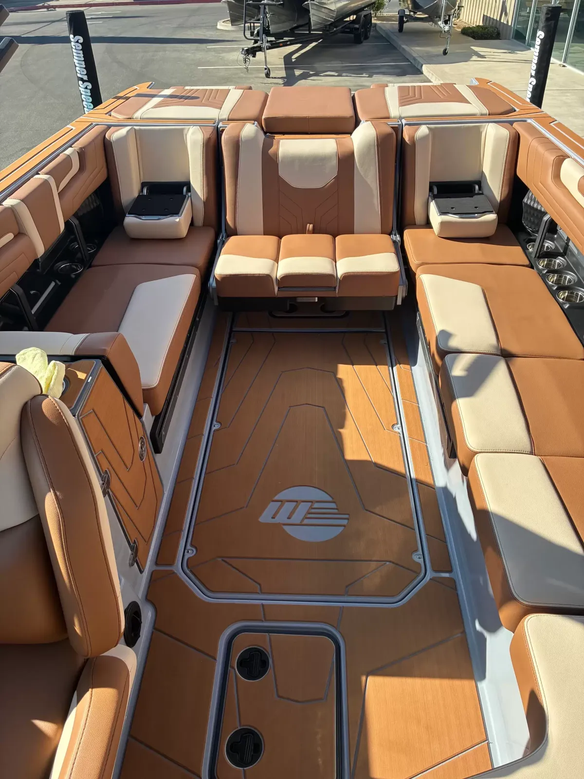 2027 Malibu 25 LSV-15