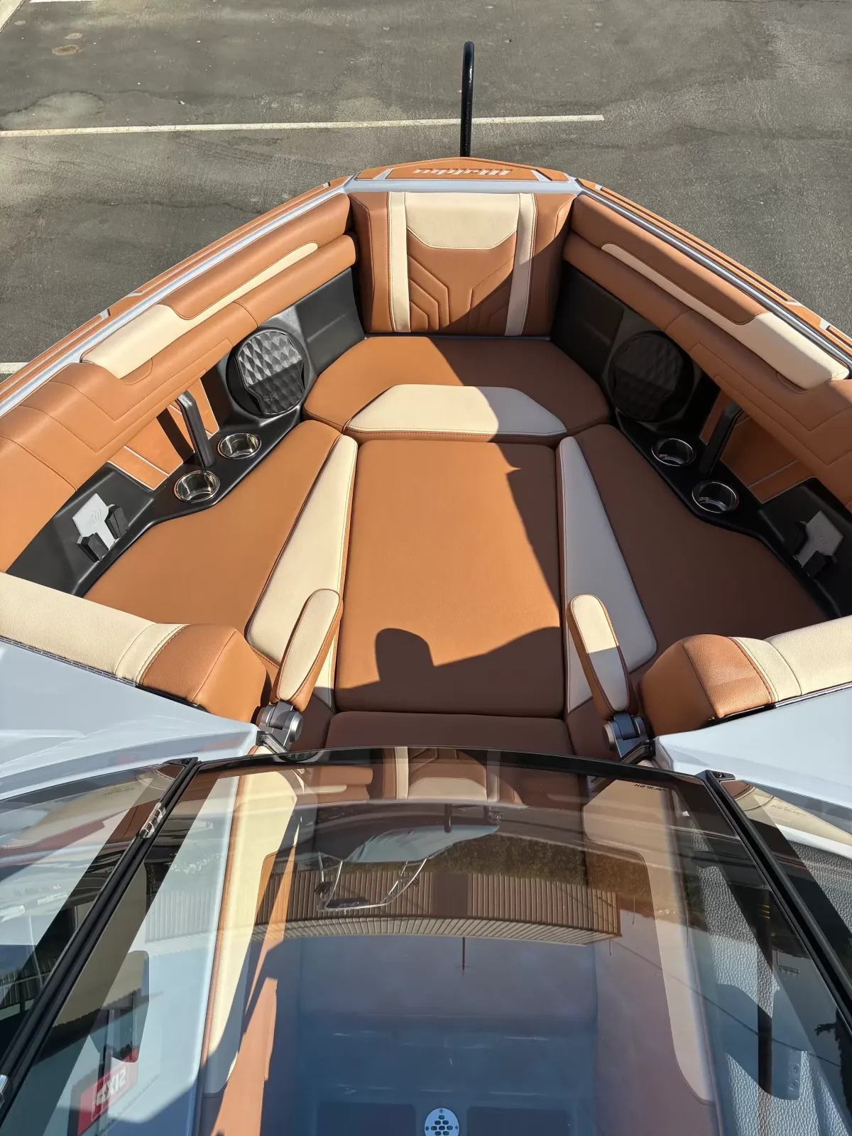 2027 Malibu 25 LSV-22