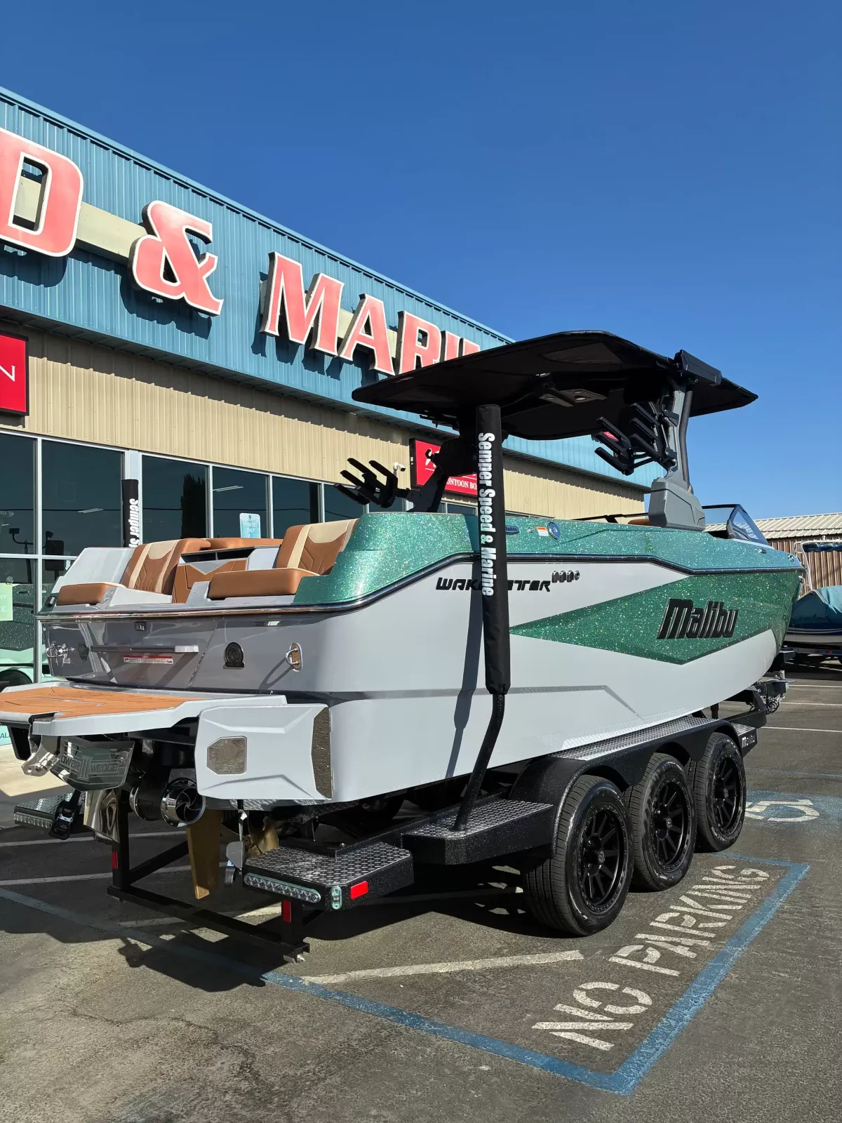 2027 Malibu 25 LSV-3