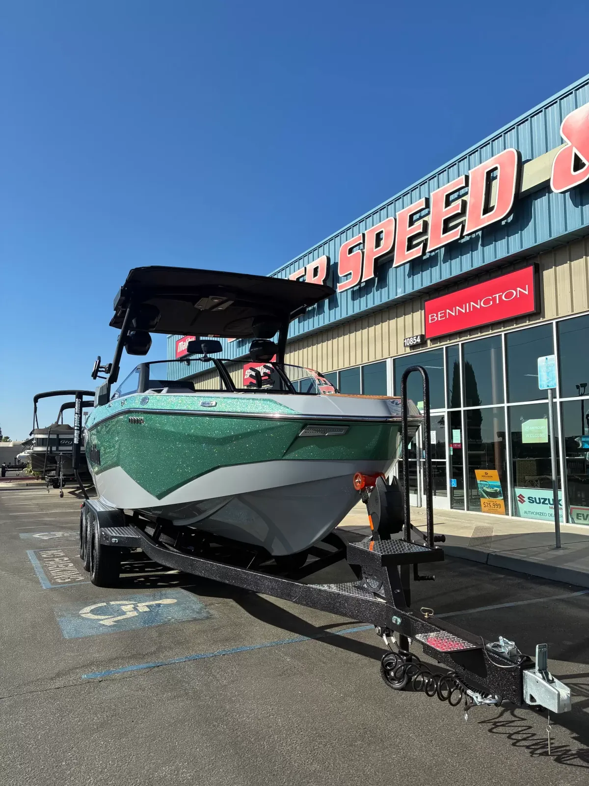 2027 Malibu 25 LSV-2