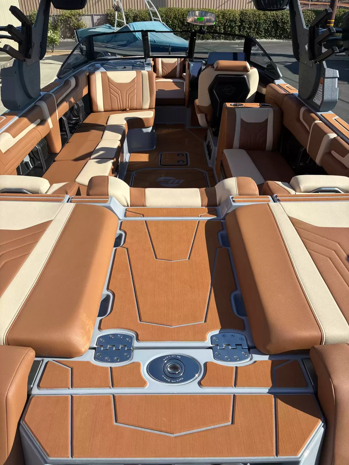 2027 Malibu 25 LSV-12