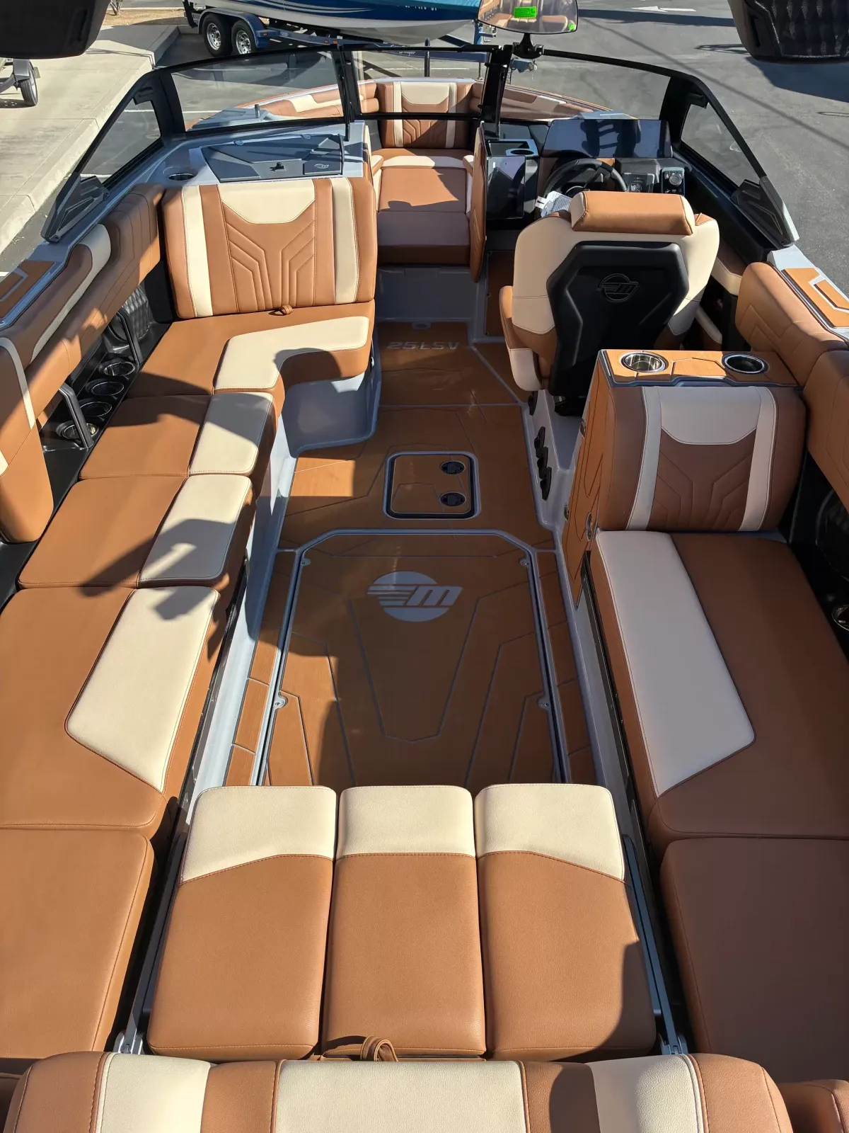 2027 Malibu 25 LSV-14