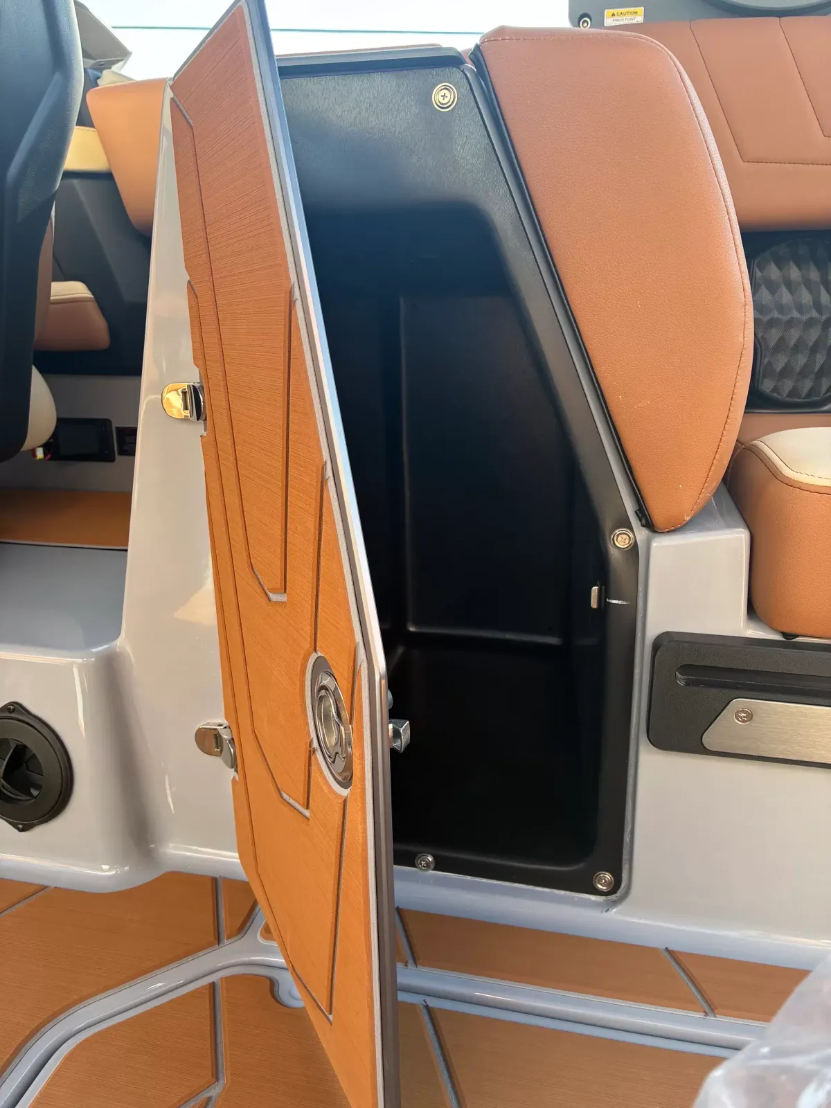 2027 Malibu 25 LSV-24