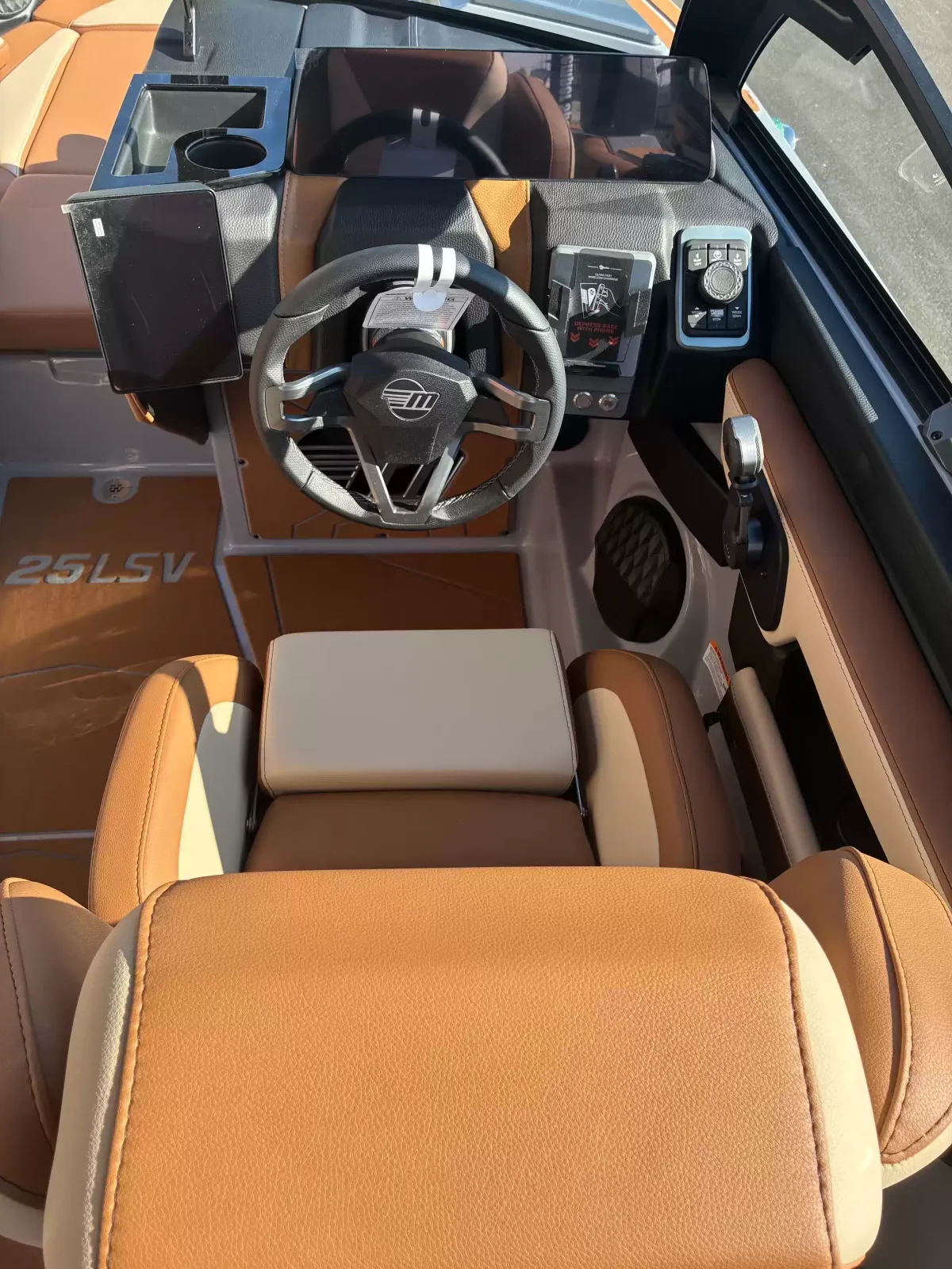 2027 Malibu 25 LSV-23