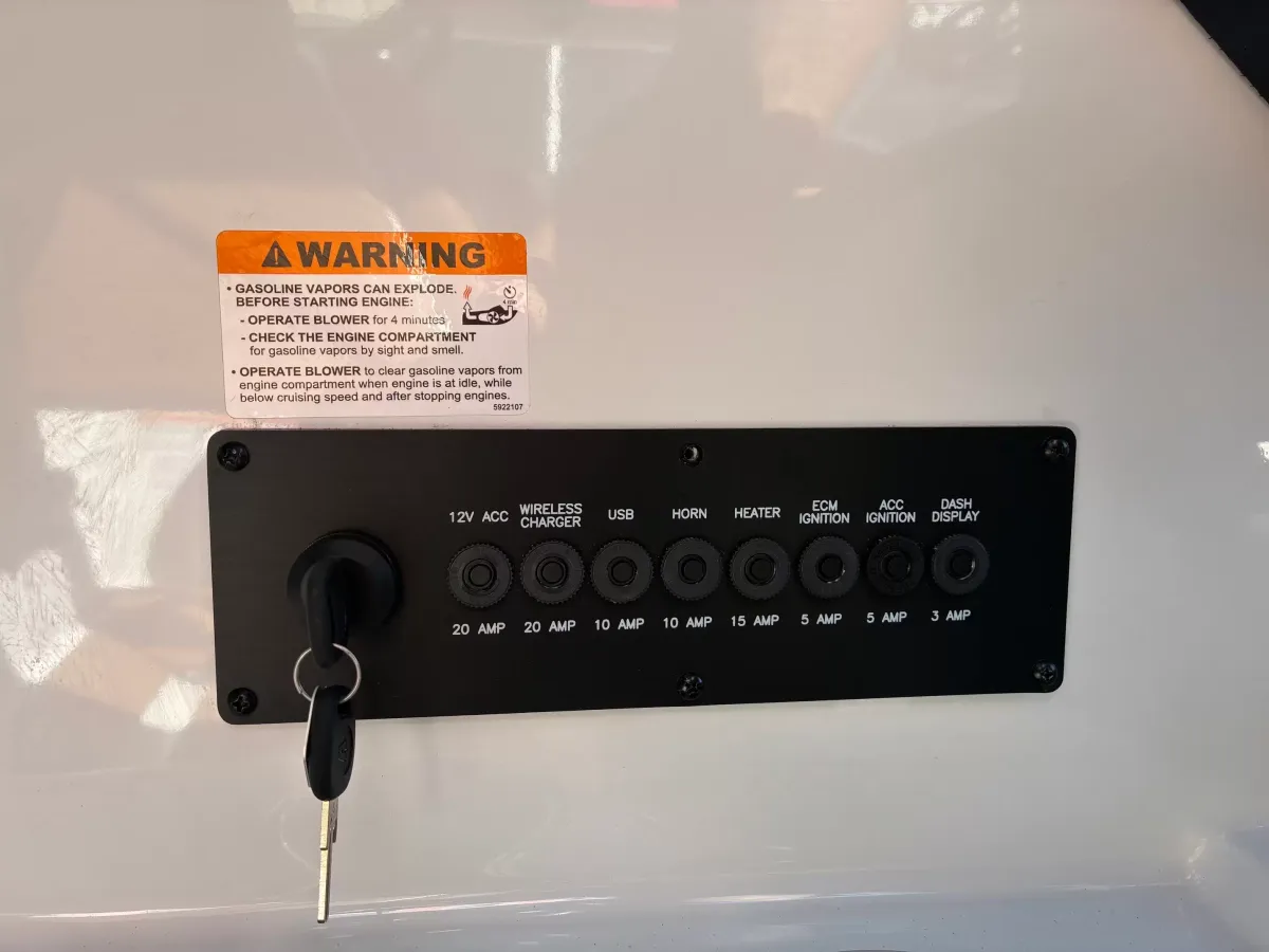2027 Axis T220-17