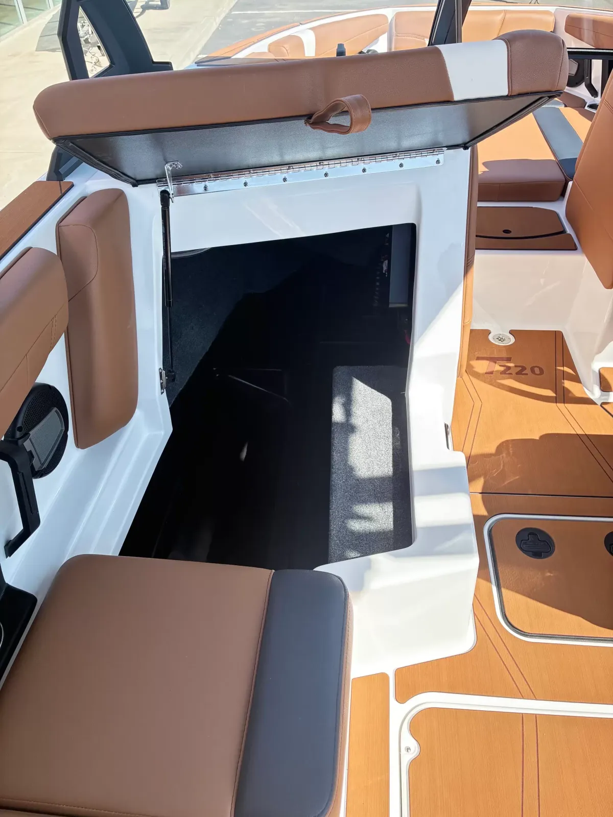 2027 Axis T220-23