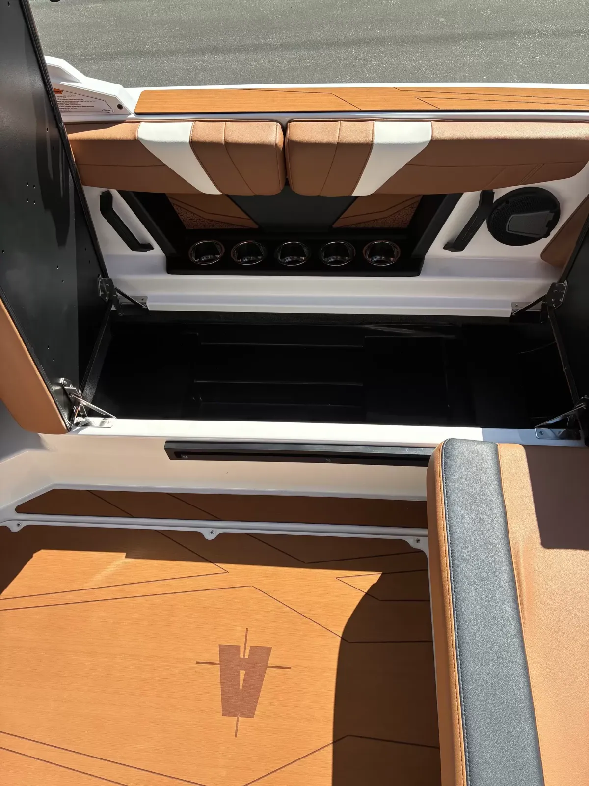 2027 Axis T220-27