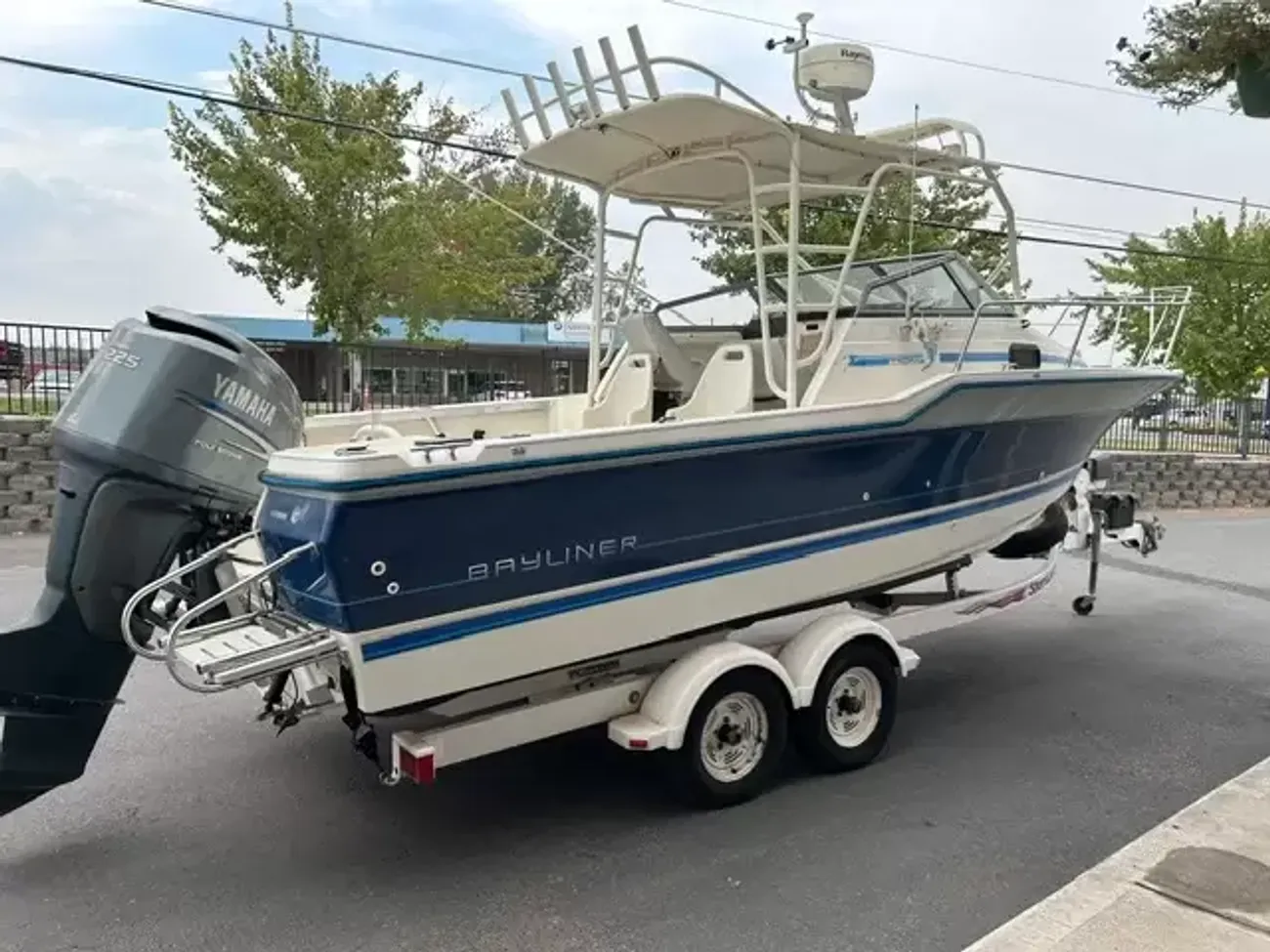  Bayliner Trophy 2352-5