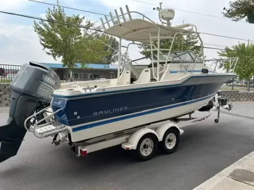  Bayliner Trophy 2352-5