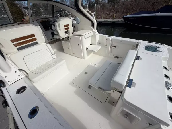2027 Pursuit DC 286 detail image 8
