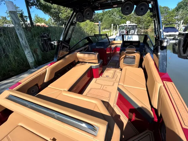 2027 Cobalt R8 SURF detail image 10