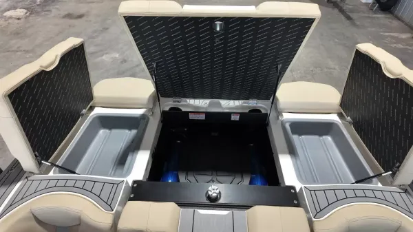2027 Mastercraft XT22-52