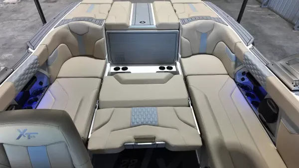 2027 Mastercraft XT22-48