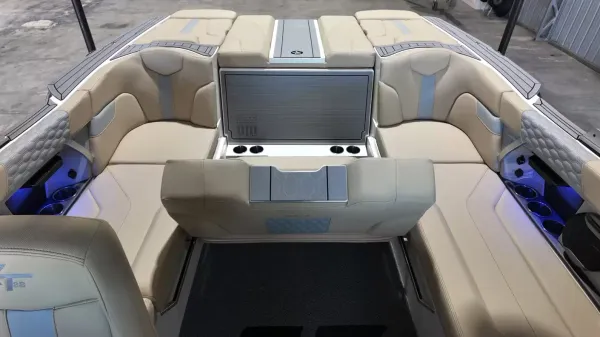 2027 Mastercraft XT22-47