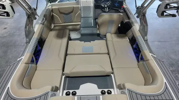 2027 Mastercraft XT22-49